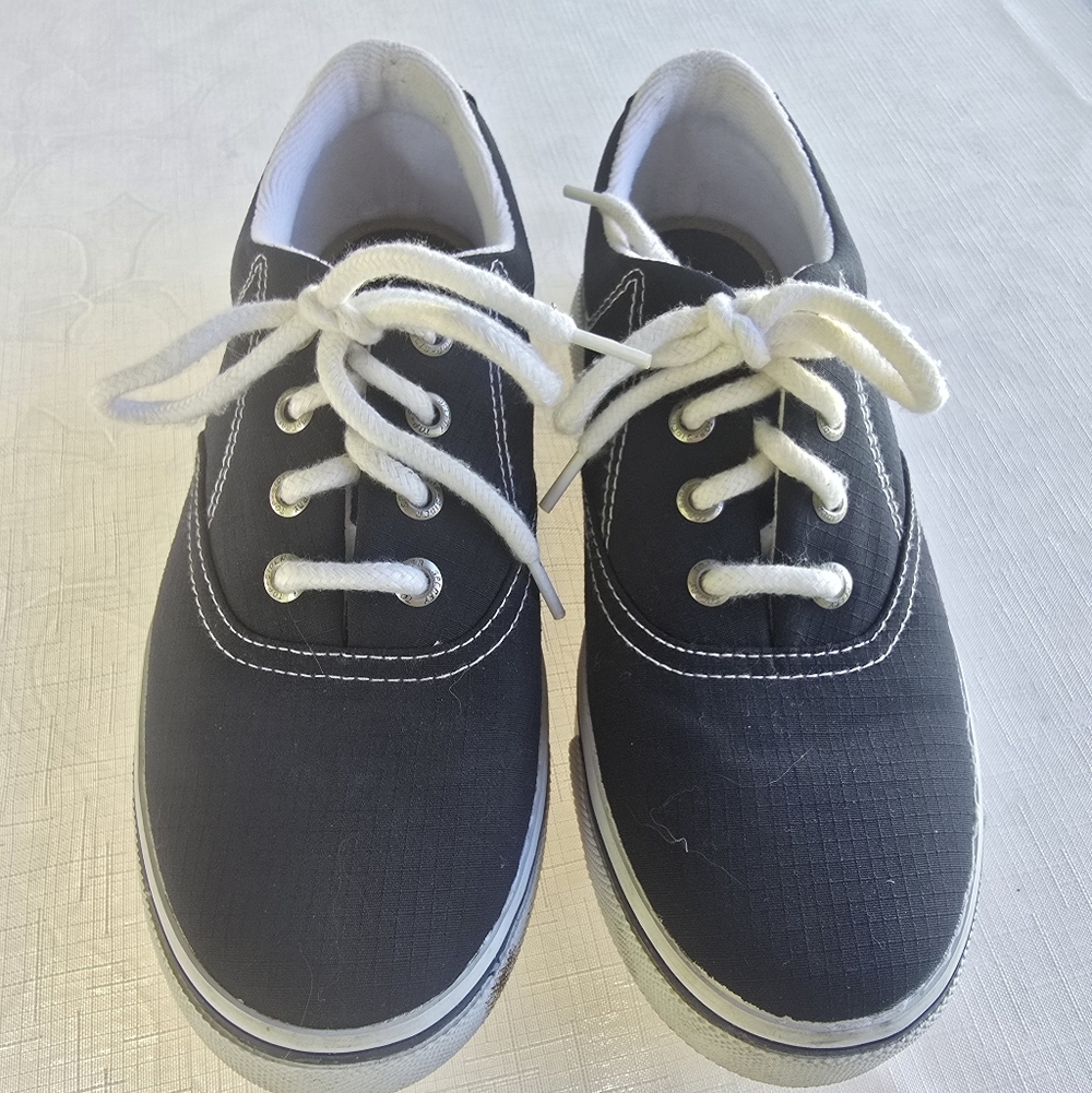 Sperry Canvas Sneaker 7.5